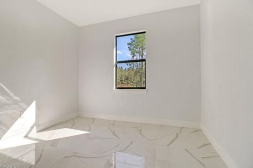 2565 60 Ave, Naples FL 34120-2684 exterior