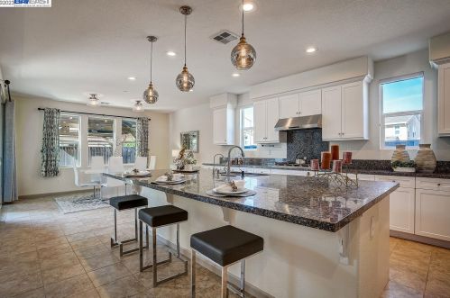 70 Thunder Bay Ct, West Pittsburg CA  94565-7924 exterior