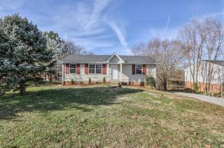 908 Ryan Dr, Clarksville, TN 37042-5909