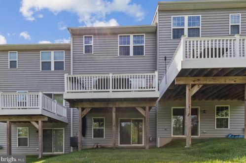 1821 Honeysuckle Ct, Downingtown PA  19335-7202 exterior