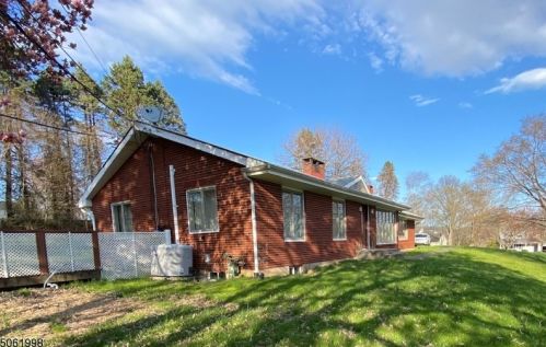 44 Valley View Rd, High Bridge, NJ 08829-1316