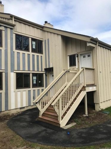 278 Maplewood Dr, Lewisboro, NY 10590-2436