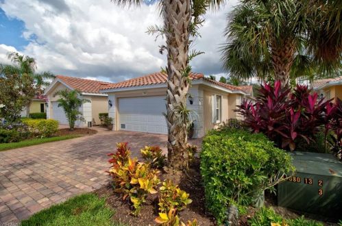 7649 Rozzini Ln, Naples, FL 34114-2676