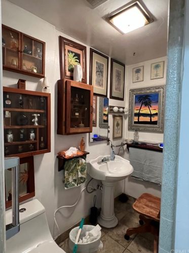 15148 Castana Ave, Paramount CA  90723-4609 exterior