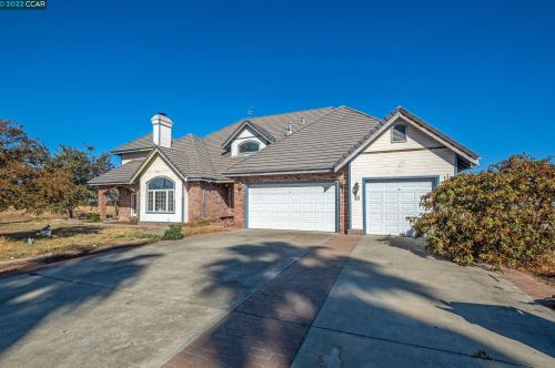 1900 Tule Ln, Oakley, CA 94561-5088