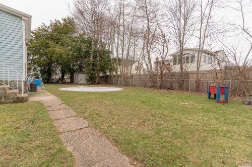 79 Irene St, North Lindenhurst NY 11757-1239 exterior