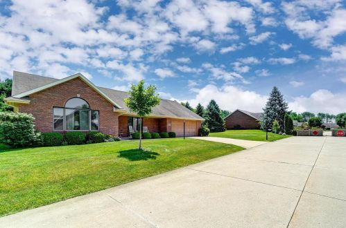 5642 Fox Ridge Dr, Springfield, OH 45503-5785
