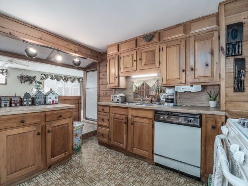 12 Candlewood St, Worcester MA  01602-2804 exterior