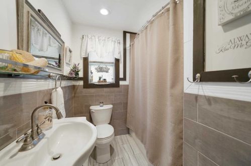 9 Maple Ct, Washingtonville NY  10992-1702 exterior