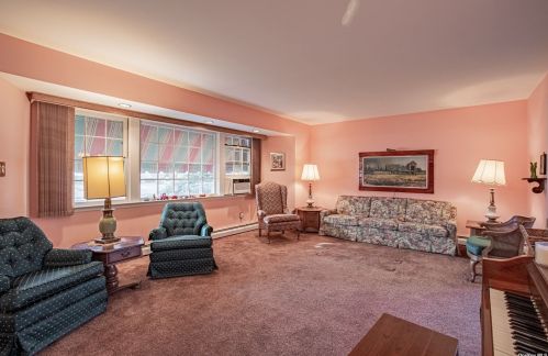 121 Cedar Point Dr, West Islip, NY 11795-5033