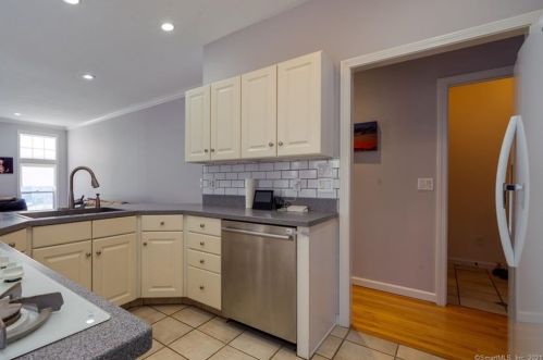 80 Olander Ln, Middletown CT 06457-1574 exterior