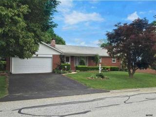 113 Clearview Dr, Shrewsbury, PA 17361-1205