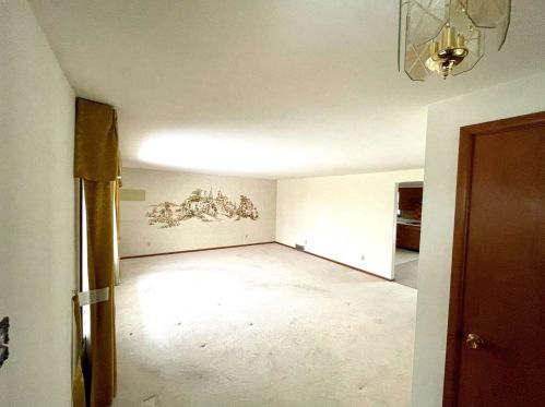 1129 Blue Ridge Dr, Green Bay, WI 54304-4131