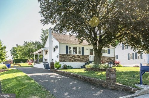 808 Maple Ave, Limerick PA  19468-2987 exterior