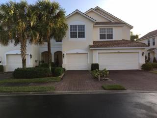 944 Hampton Cir, Naples, FL 34105-4823