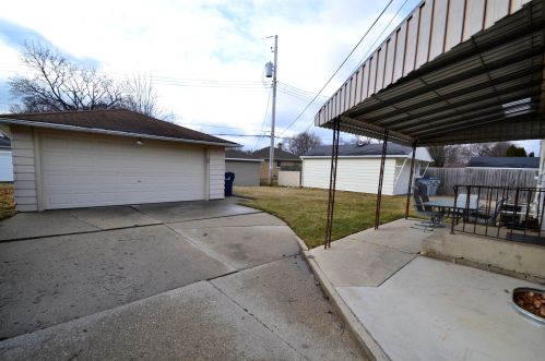 9329 Melvina St, Milwaukee WI 53222-2536 exterior