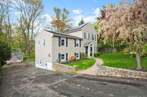 11 Marian St, Stamford, CT 06907-2412