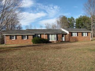 805 Powers Blvd, Waverly, TN 37185-1018