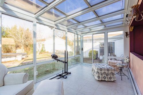 47 Myson St, West Islip NY  11795-2703 exterior