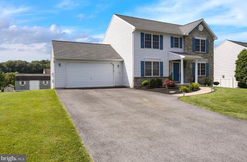 221 Pond View Dr, Moselem, PA 19526-8381
