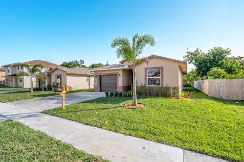 1635 15th St, West Palm Beach, FL 33404-5203