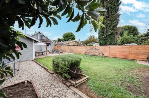 321 Madrona Ave, Brea CA  92821-5340 exterior