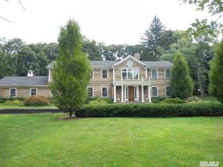 9 Shady Meadow Ln, Syosset, NY 11791-2416