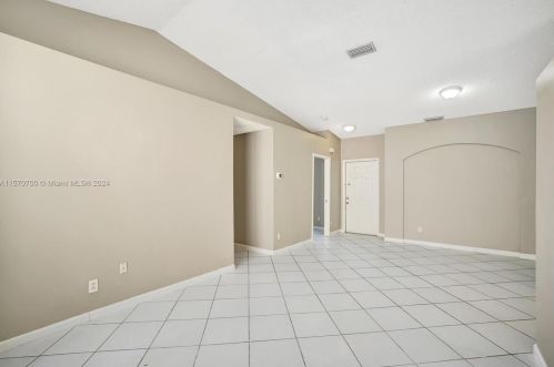 2728 177th Ave, Hollywood FL  33029-5142 exterior