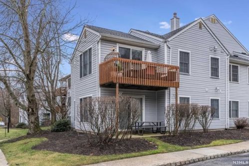 98 Stonyridge Dr, Lincoln Park NJ  07035-2253 exterior