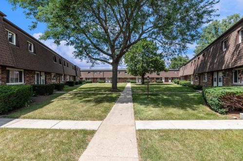 1106 Fleetfoot Dr, Waukesha WI  53186-6949 exterior