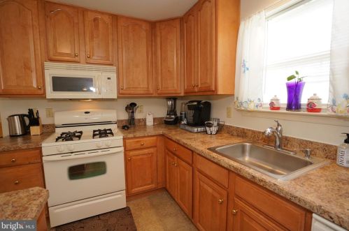 1941 Canyon Creek Rd, Gilbertsville PA  19525-7002 exterior