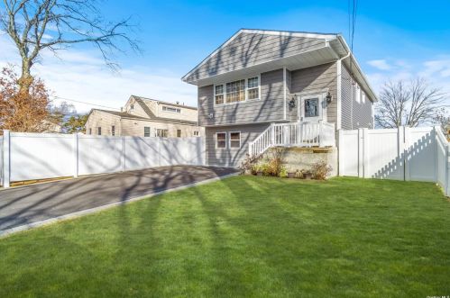 41 Lenox Rd, Babylon, NY 11704-5714