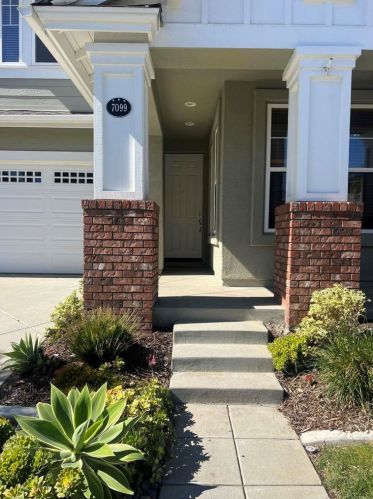 7099 Leeward St, Carlsbad CA  92011-5431 exterior
