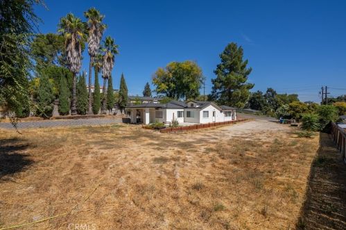 143 Vine St, Lake Nacimiento CA  93446-3736 exterior