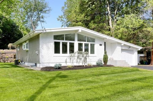 117 Helene Rd, Valley Cottage, NY 10989-2624