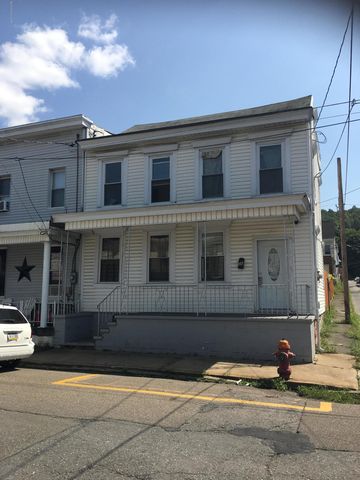 38 Mahanoy St, Glendon, PA 17948-2616