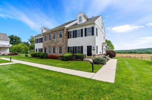 1804 Merlot Dr, Easton, PA 18045-5492