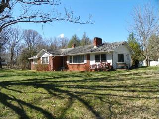 57 Oteen Church Rd, Asheville, NC 28805-2564