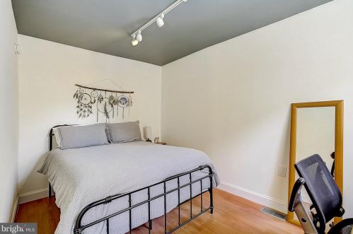 1820 Manton St, Philadelphia PA  19146-2923 exterior