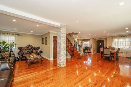 250 Bixley Heath, Lynbrook NY  11563-3138 exterior