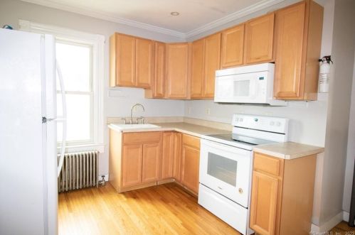 34 Center St, United States Coast Guard Ac, CT 06320-5344