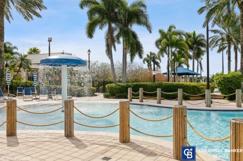 420 Islebay Dr, Ruskin FL  33572-3331 exterior