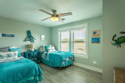 433 Gorrie Dr, Saint George Island FL  32328-3012 exterior