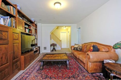 1408 Pondcrest Ln, White Plains NY  10607-1357 exterior