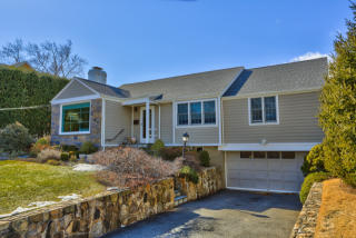 574 Alda Rd, Mamaroneck, NY 10543-4001