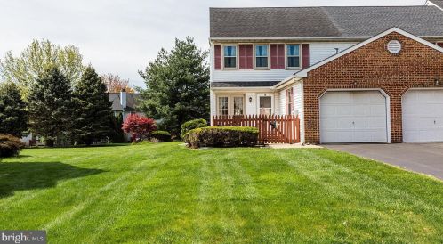 18 Townsend Ct, Lancaster PA  17603-6797 exterior