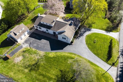388 Bishop Hollow Rd, Newtown Square PA  19073-3901 exterior