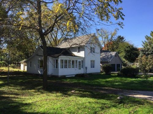 821 High St, Oconomowoc, WI 53066-3906
