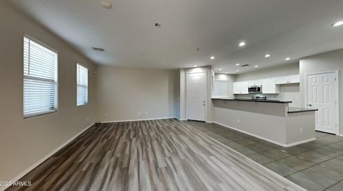 1421 81st Ln, Phoenix, AZ 85043-1124