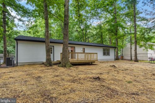 213 Hampton Dr, Spotsylvania VA 22551-8746 exterior